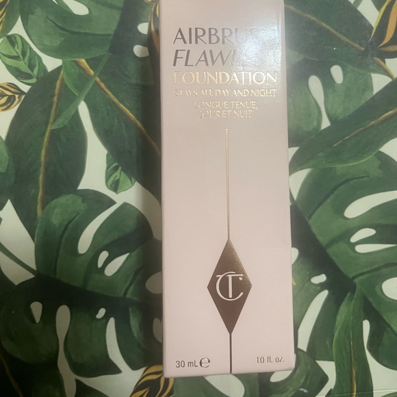 Charlotte Tilbury Airbrush Flawless Longwear Foundation in 10 Warm - Picture 2 of 5